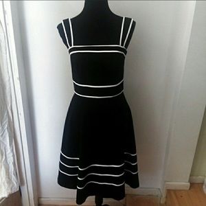 😁NWT White House Black Market Strapless Dress